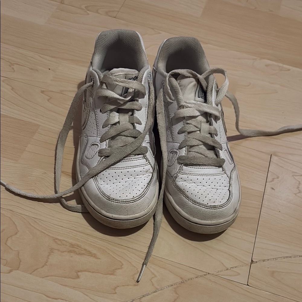 Kids White Nike Sneakers - Picture 4 of 4